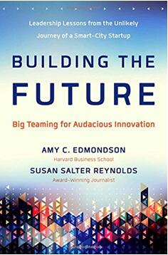 《构建未来：大型团队合作带来的大胆创新》