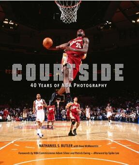 《球场边：NBA摄影40年》